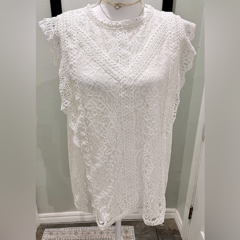 Sleeveless lace blouse Size L